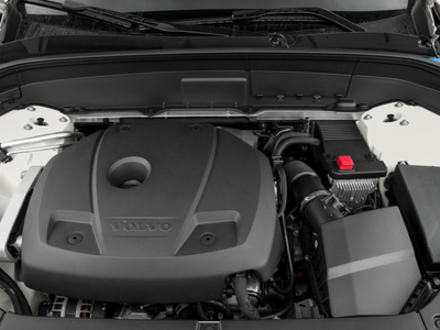 2018 Volvo XC90 T6 Momentum Sport Utility 4D