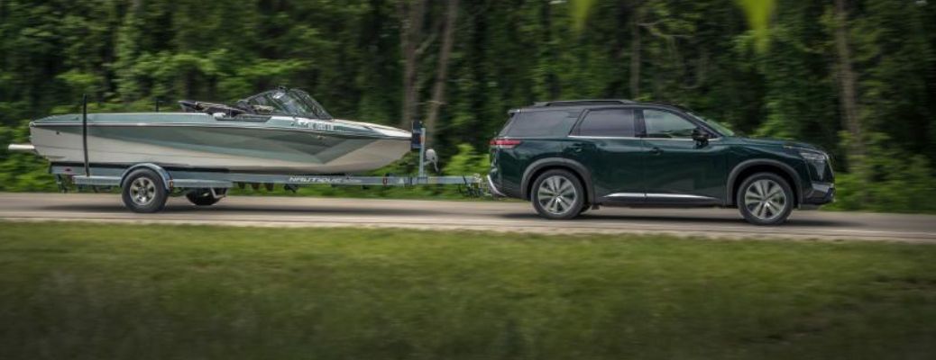 Side View of the 2022 Nissan Pathfinder towing a boat