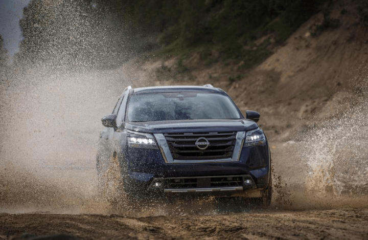 2023 Nissan Pathfinder driving through water