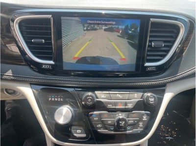2023 Chrysler Pacifica Hybrid Limited Van 4D