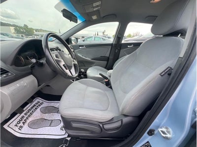 2013 Hyundai Accent SE Hatchback 4D
