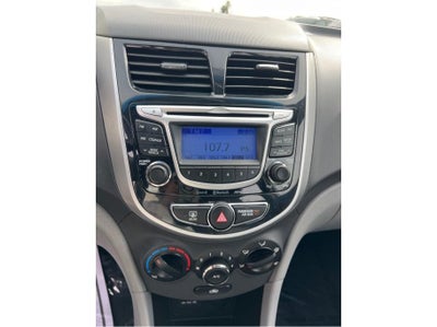 2013 Hyundai Accent SE Hatchback 4D