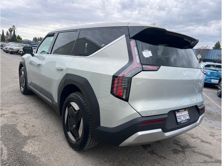 2024 Kia EV9 Light Long Range Sport Utility 4D