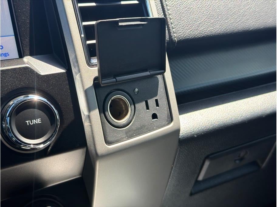 2020 Ford F150 SuperCrew Cab Lariat Pickup 4D 5 1/2 ft