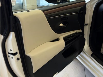 2025 Lexus ES ES 300h Sedan 4D