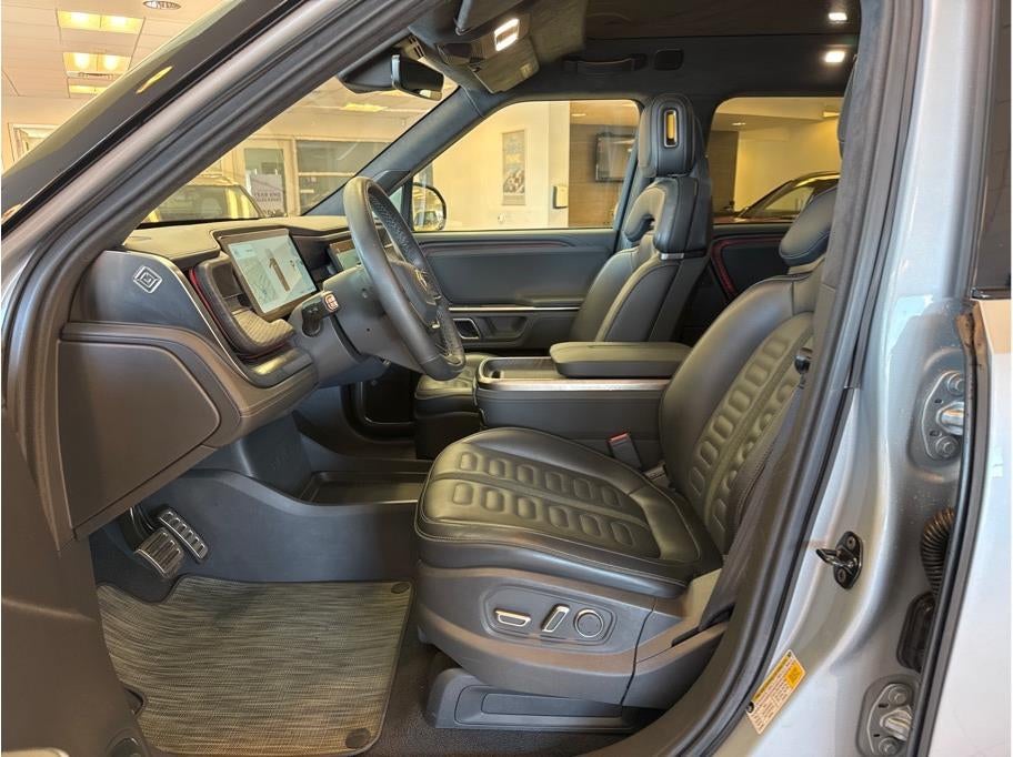 2024 Rivian R1S Dual Large Sport Utility 4D