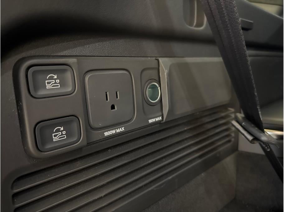 2024 Rivian R1S Dual Large Sport Utility 4D