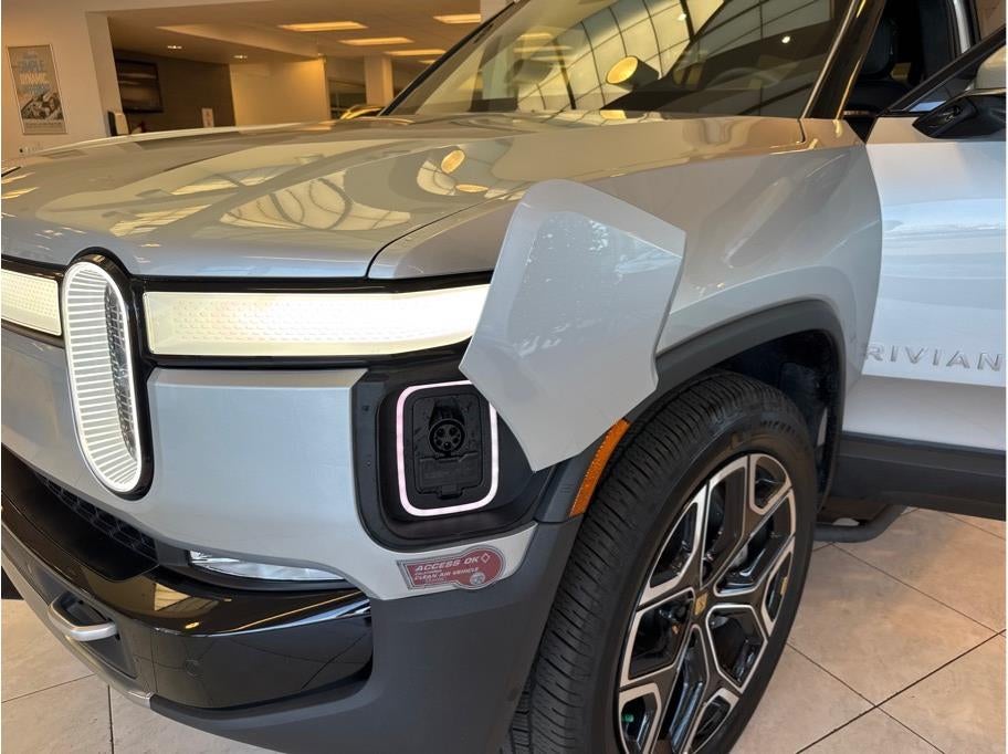 2024 Rivian R1S Dual Large Sport Utility 4D