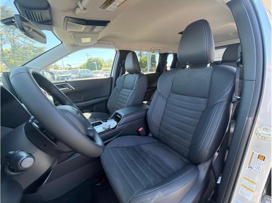 2025 Mitsubishi Outlander SE Sport Utility 4D