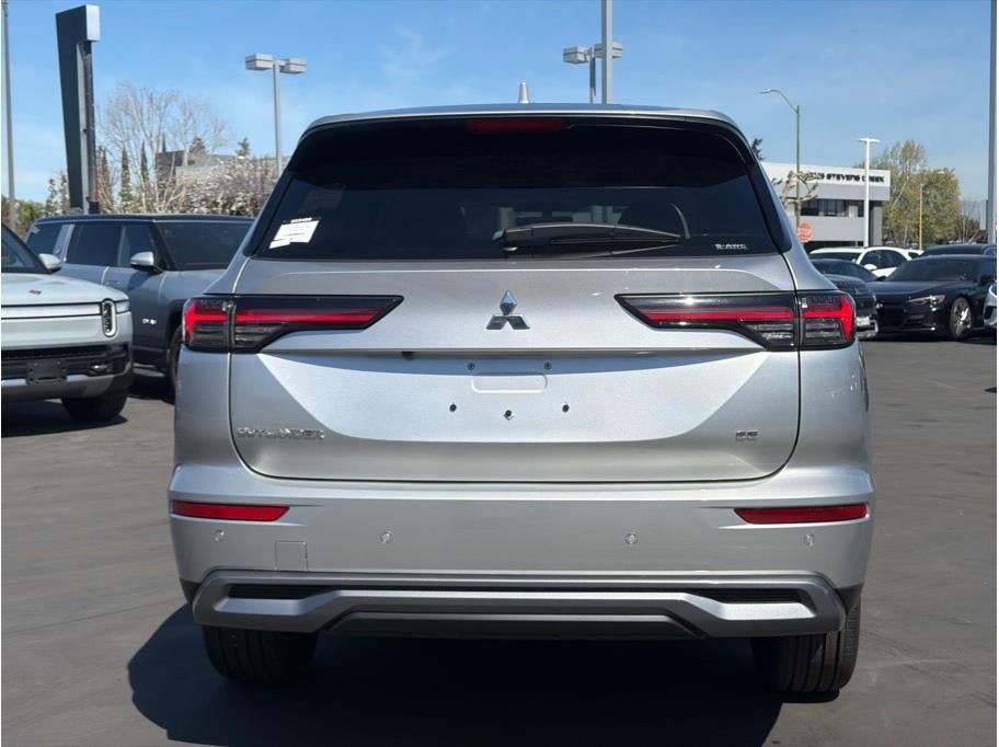 2025 Mitsubishi Outlander SE Sport Utility 4D