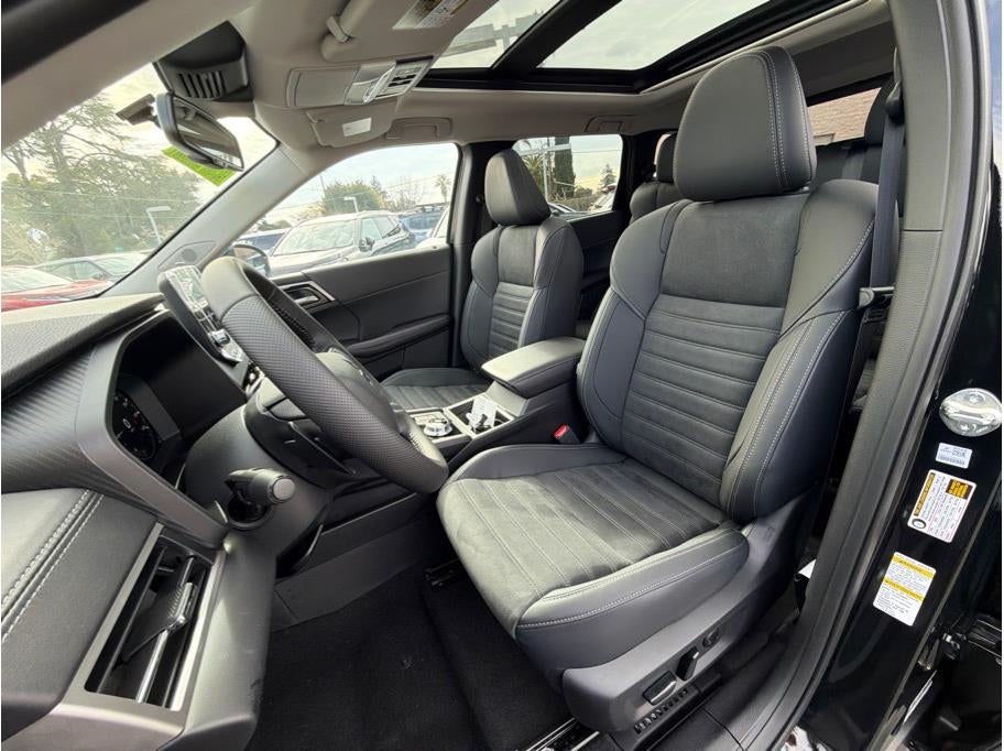 2025 Mitsubishi Outlander PHEV SE Tech Package