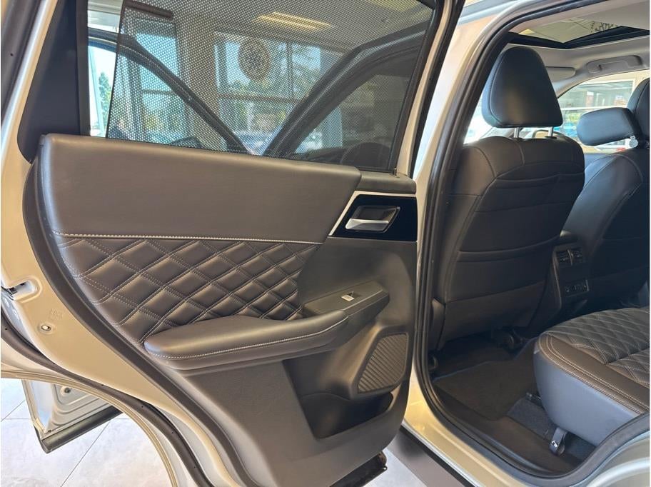 2023 Mitsubishi Outlander PHEV SEL Sport Utility 4D