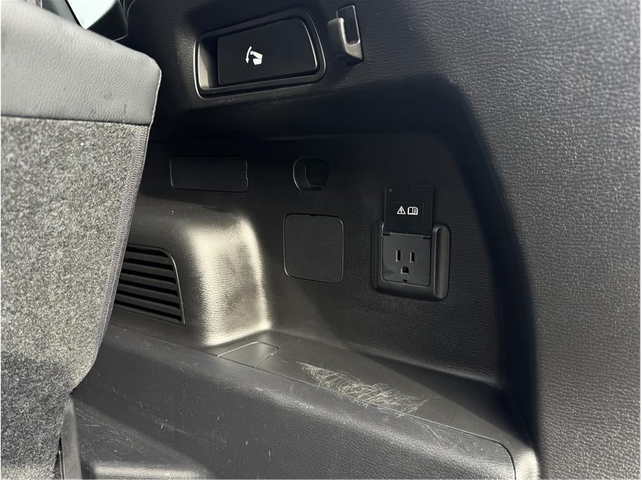 2023 Mitsubishi Outlander PHEV SEL Sport Utility 4D