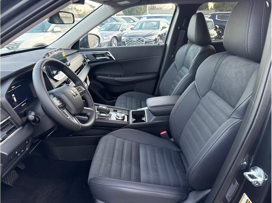 2025 Mitsubishi Outlander PHEV SE