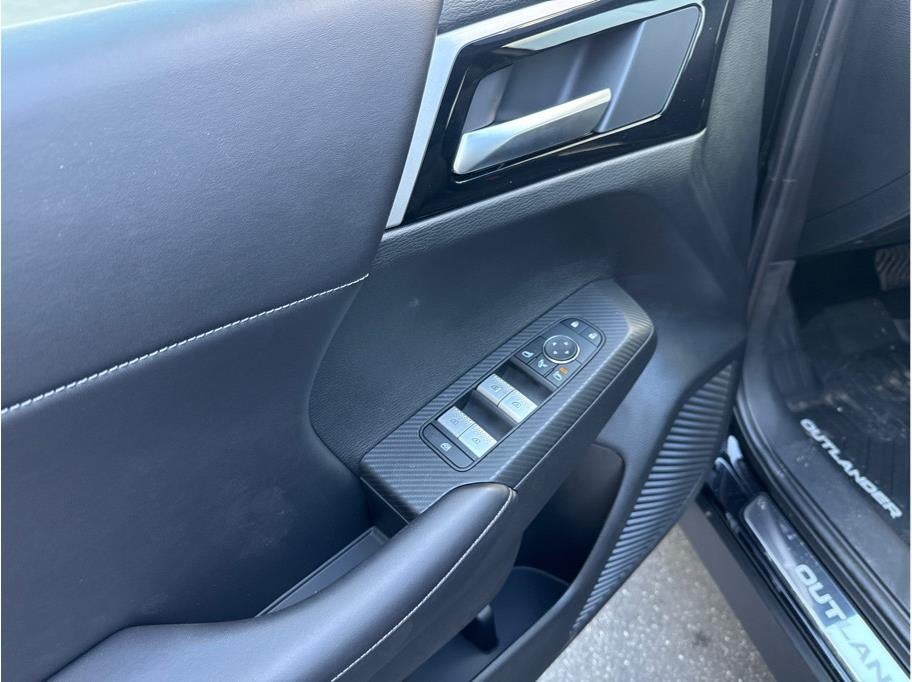 2025 Mitsubishi Outlander PHEV SE