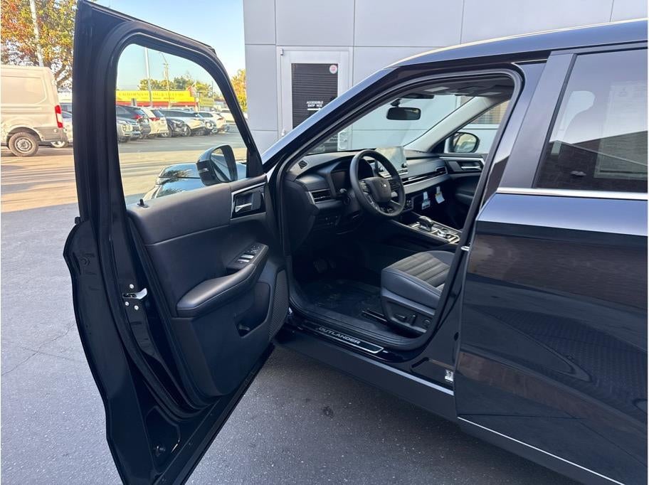 2025 Mitsubishi Outlander PHEV SE