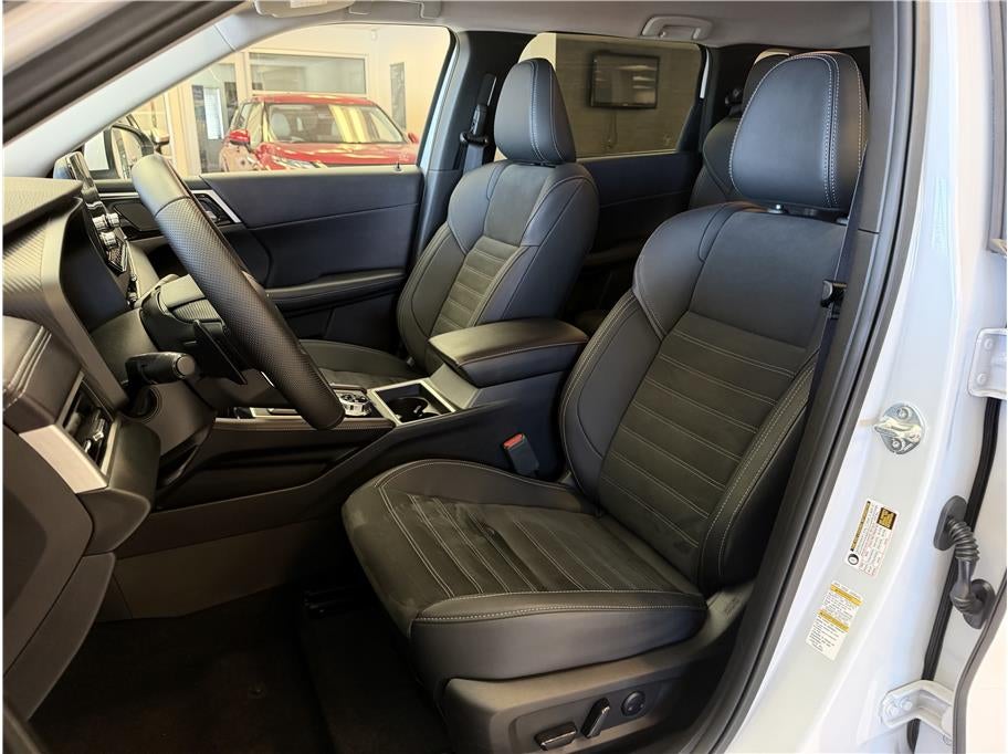 2025 Mitsubishi Outlander PHEV SE Sport Utility 4D