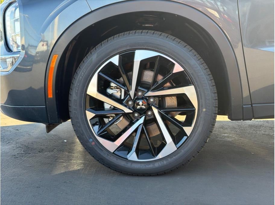 2025 Mitsubishi Outlander PHEV SEL Premium Package