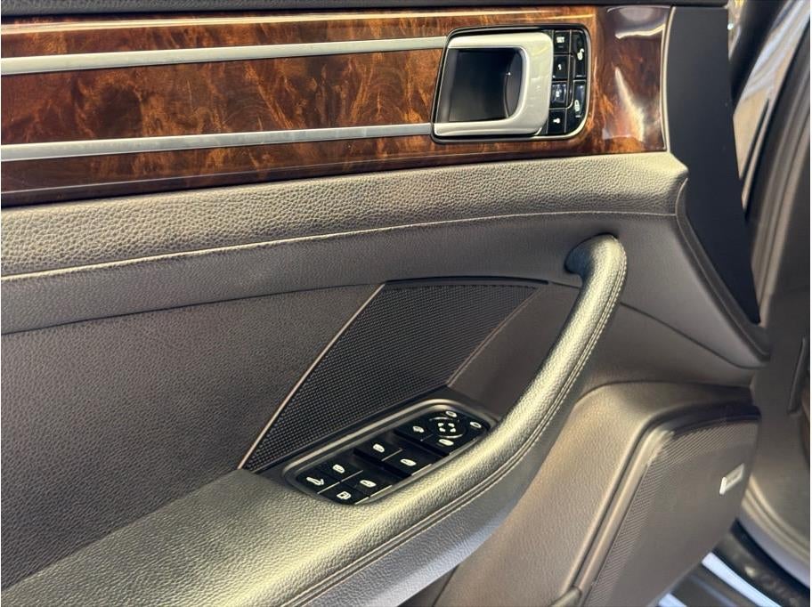 2018 Porsche Panamera 4 E-Hybrid Sedan 4D