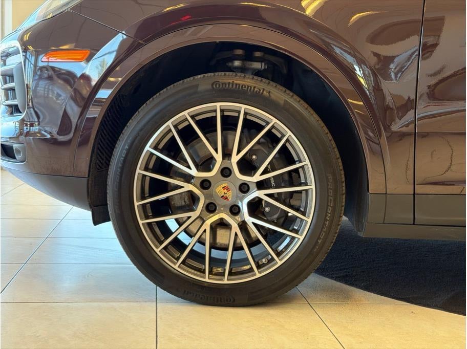 2022 Porsche Cayenne Platinum Edition Sport Utility 4D