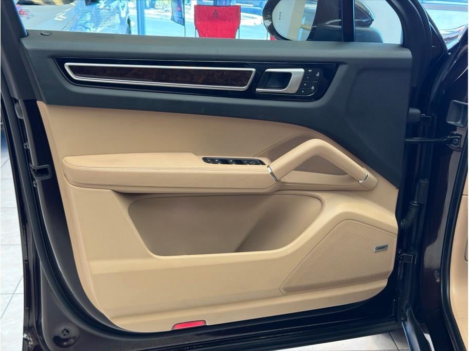 2022 Porsche Cayenne Platinum Edition Sport Utility 4D