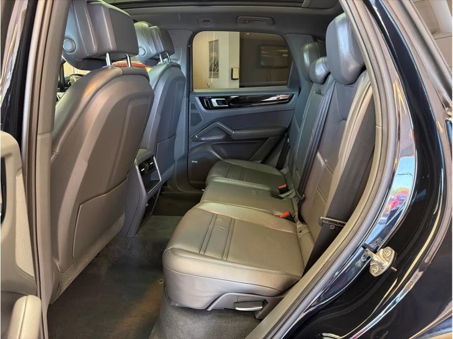 2021 Porsche Cayenne E-Hybrid Sport Utility 4D