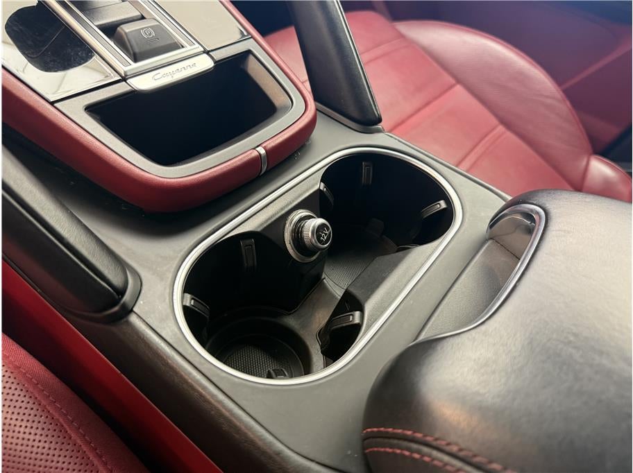 2022 Porsche Cayenne E-Hybrid Sport Utility 4D