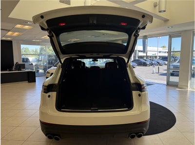 2022 Porsche Cayenne E-Hybrid Sport Utility 4D