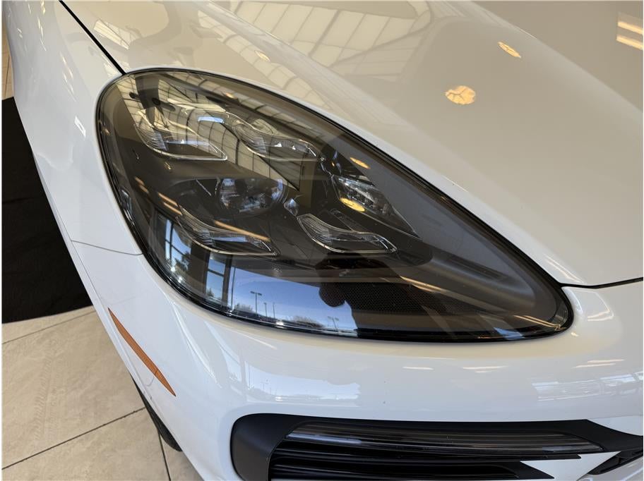 2022 Porsche Cayenne E-Hybrid Sport Utility 4D