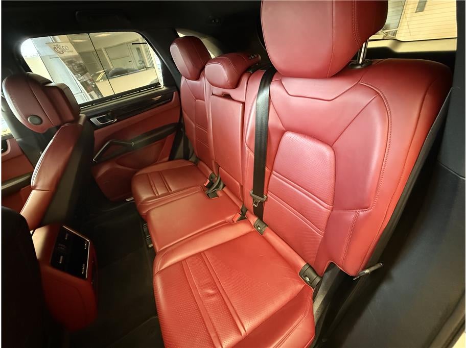 2022 Porsche Cayenne E-Hybrid Sport Utility 4D