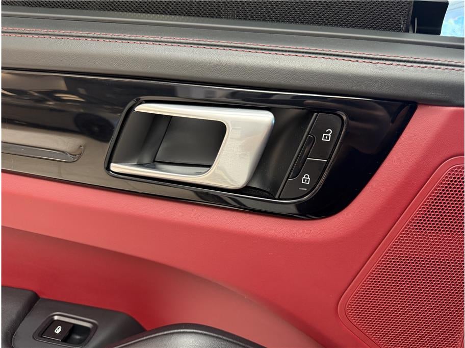 2022 Porsche Cayenne E-Hybrid Sport Utility 4D