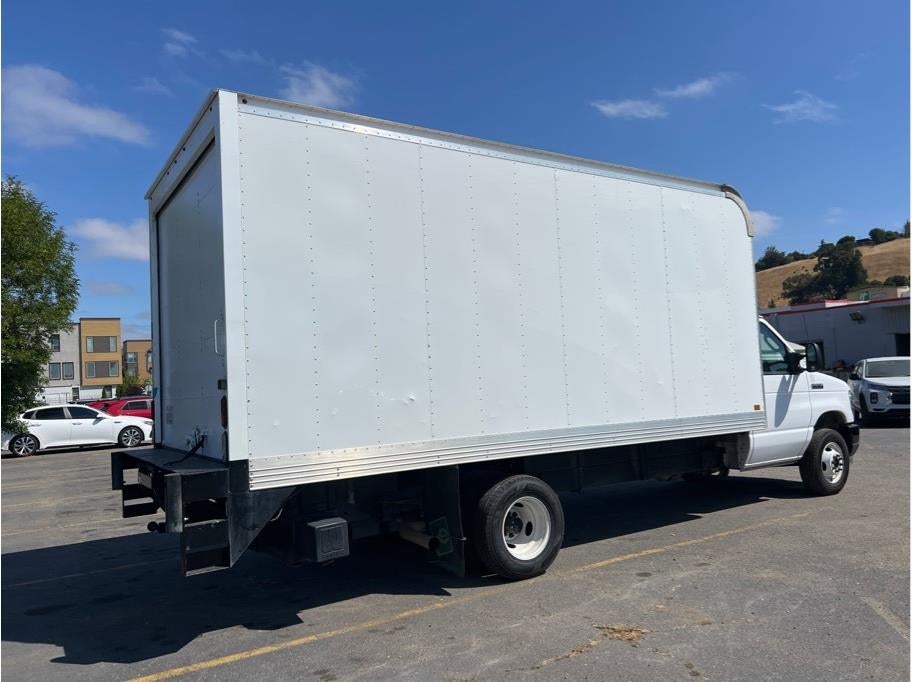 2023 Ford E450 Super Duty Cutaway Cutaway Van 2D