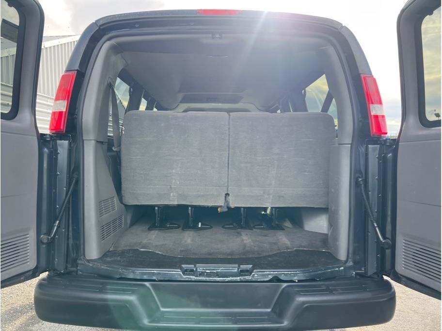 2017 Chevrolet Express 2500 Passenger LS Van 3D