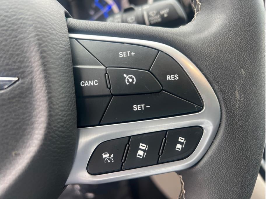 2023 Chrysler Pacifica Hybrid Touring L Van 4D