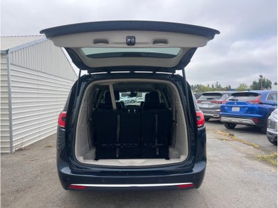 2023 Chrysler Pacifica Hybrid Touring L Van 4D