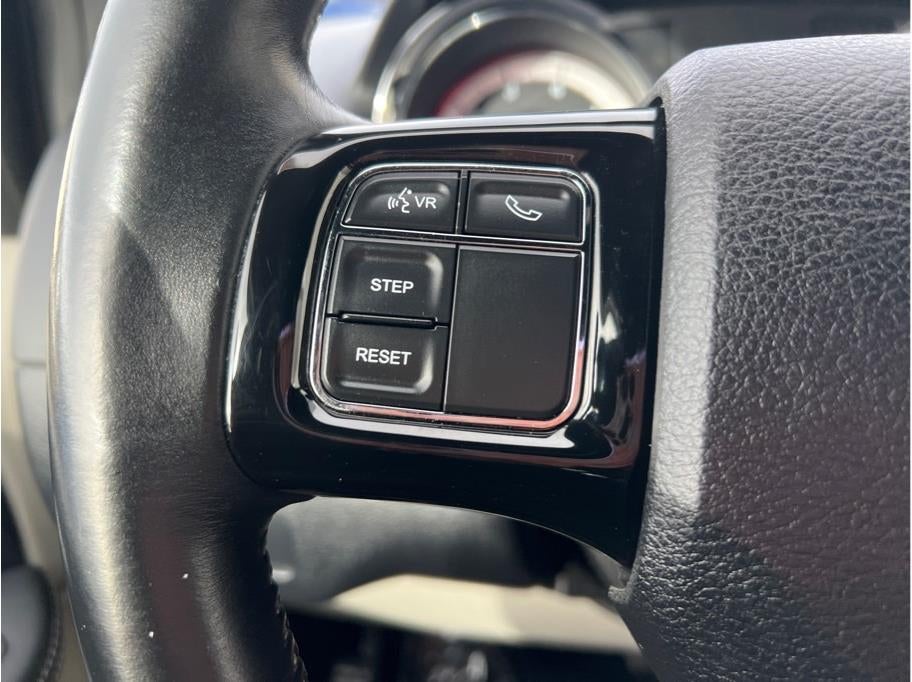 2016 Dodge Grand Caravan Passenger SE Plus Minivan 4D