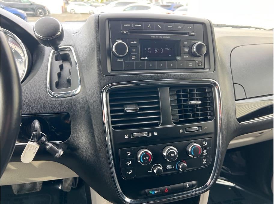 2016 Dodge Grand Caravan Passenger SE Plus Minivan 4D