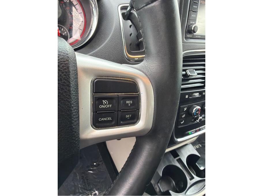 2017 Dodge Grand Caravan Passenger SE Minivan 4D