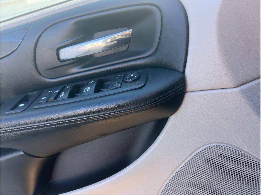 2017 Dodge Grand Caravan Passenger SE Minivan 4D