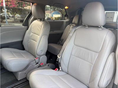 2015 Toyota Sienna XLE Minivan 4D