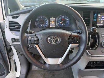 2015 Toyota Sienna XLE Minivan 4D