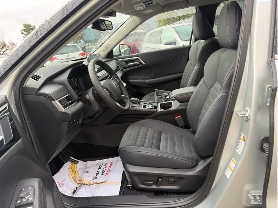 2025 Mitsubishi Outlander PHEV SE