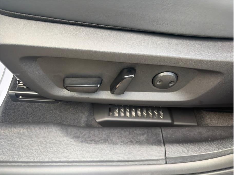 2025 Mitsubishi Outlander PHEV SE Tech Package