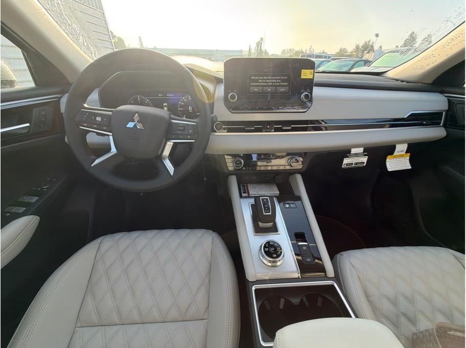 2025 Mitsubishi Outlander PHEV SEL