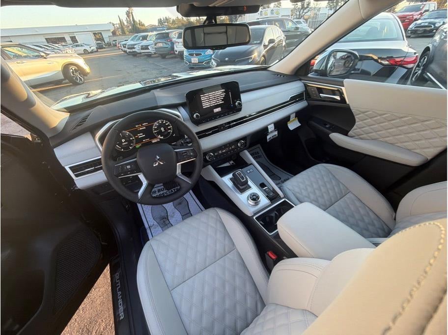 2025 Mitsubishi Outlander PHEV SEL