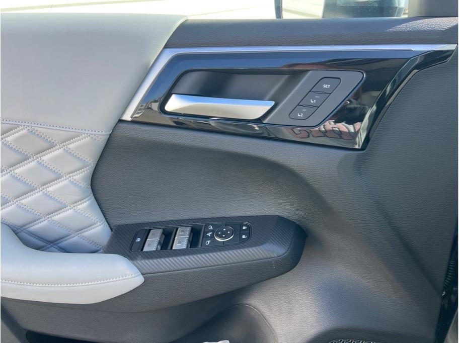 2025 Mitsubishi Outlander PHEV SEL