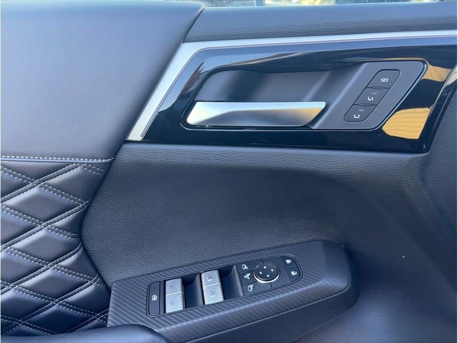 2025 Mitsubishi Outlander PHEV SEL