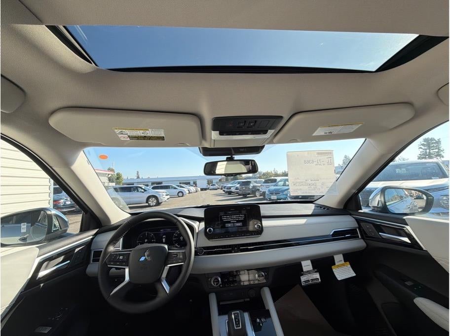 2025 Mitsubishi Outlander PHEV SEL