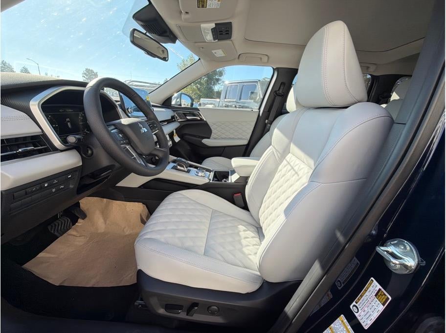 2025 Mitsubishi Outlander PHEV SEL