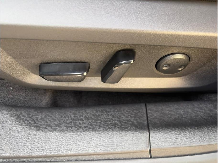 2025 Mitsubishi Outlander PHEV SEL